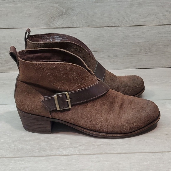 Ugg Australia Women's Wright Belted  Leather Sheepskin heels boots shoes sz 11 - Picture 3 of 15